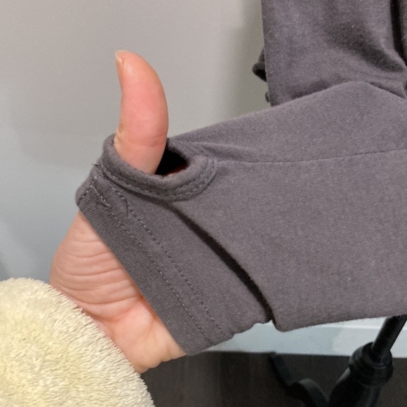 OneTeaspoon Long Sleeve Chain Top Asymmetrical Hem Size 10 Grey Rare - Picture 3 of 16